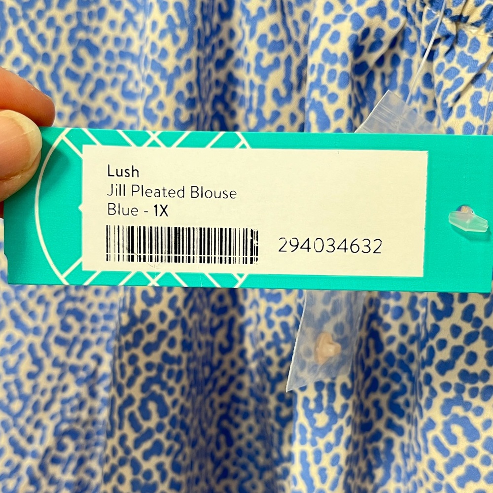 NWT Lush stitch fix cream and blue short sleeve blouse 1x - Picture 5 of 8